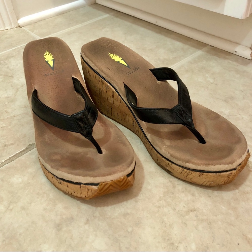 Volatile sandals
